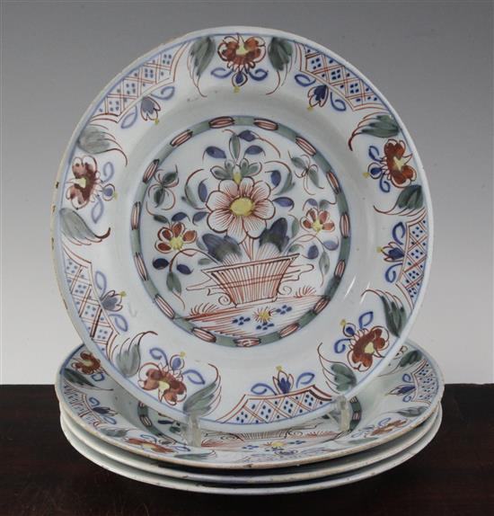 Two pairs of English polychrome delft ware plates, probably Bristol c.1760, 8.9in. & 9in.